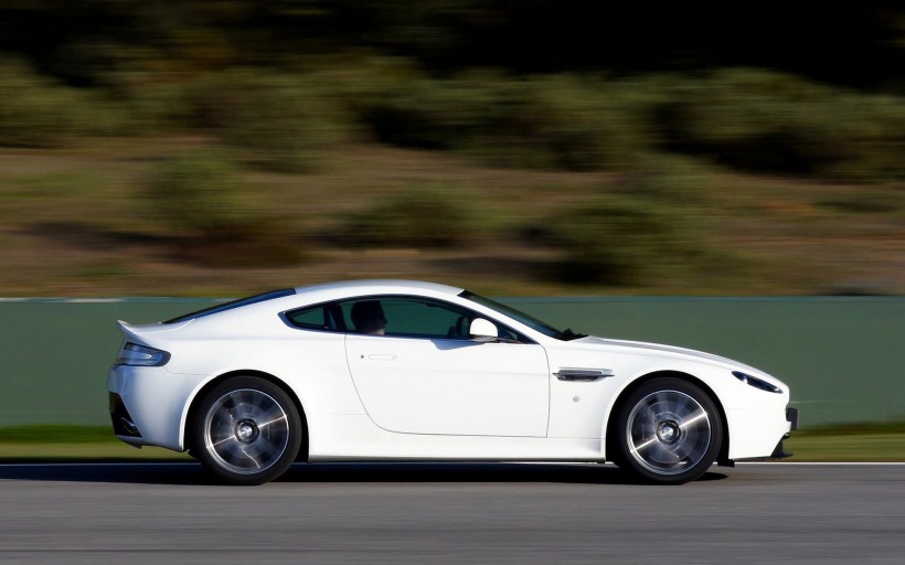 v8_vantage-002